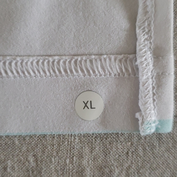 Lululemon - Golf Polo - Picture 4 of 5